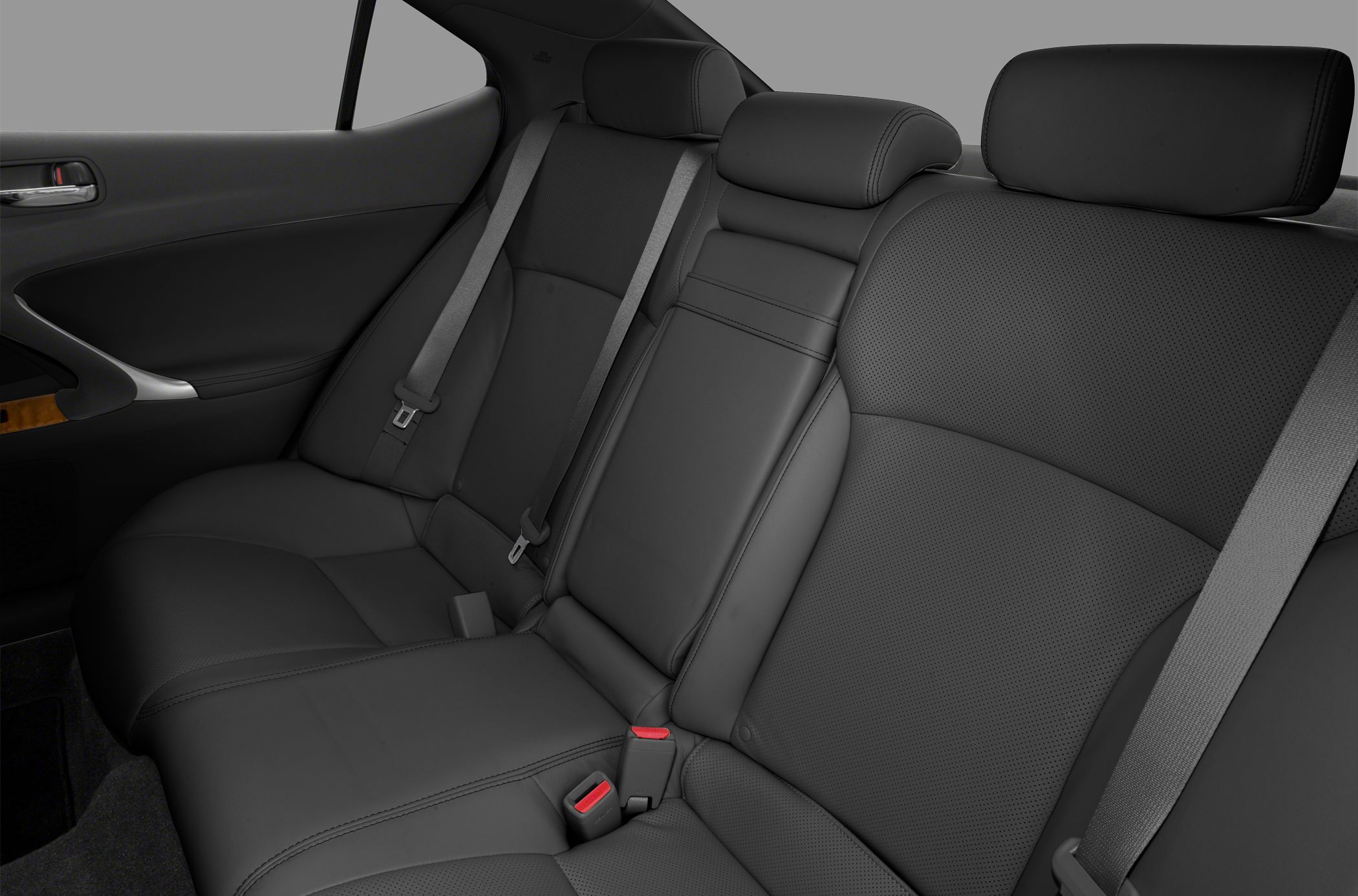 Black leather rear seats with headrests and seat belts