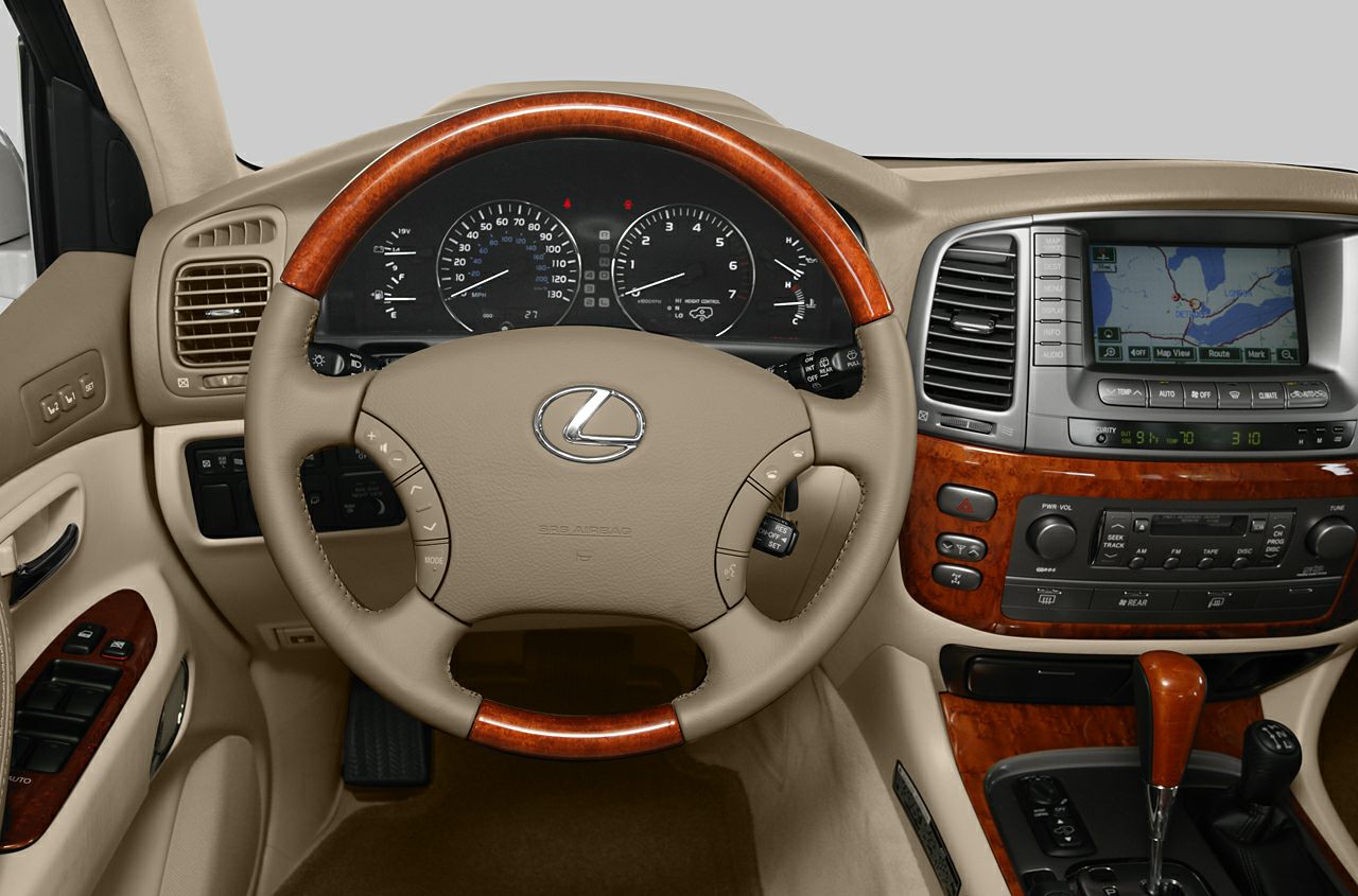 Steering wheel with wood trim and dashboard with navigation display