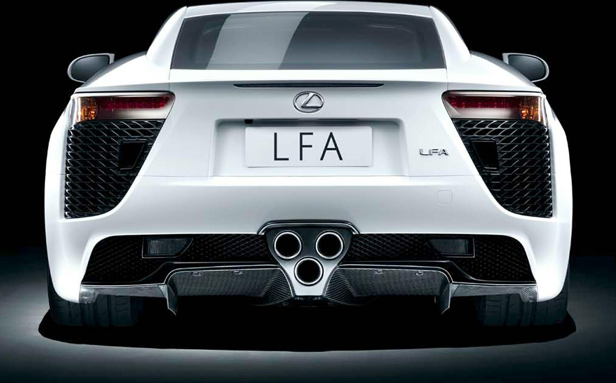 Lexus LFA rear with tri-exhaust and tail light design