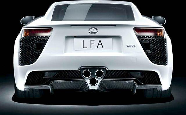 Triple exhaust pipes and wide taillights with mesh accents at rear