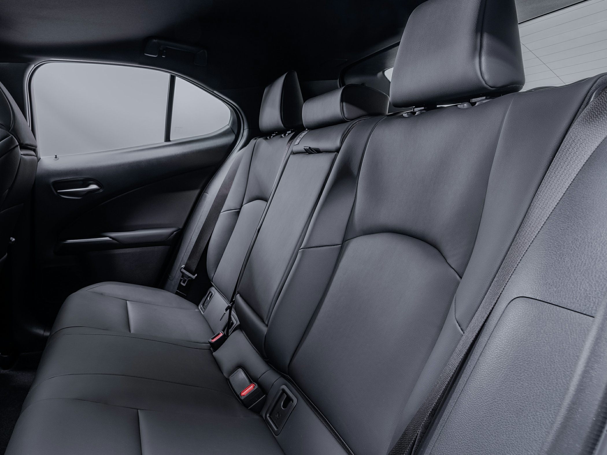 Black leather rear seats with integrated seatbelts