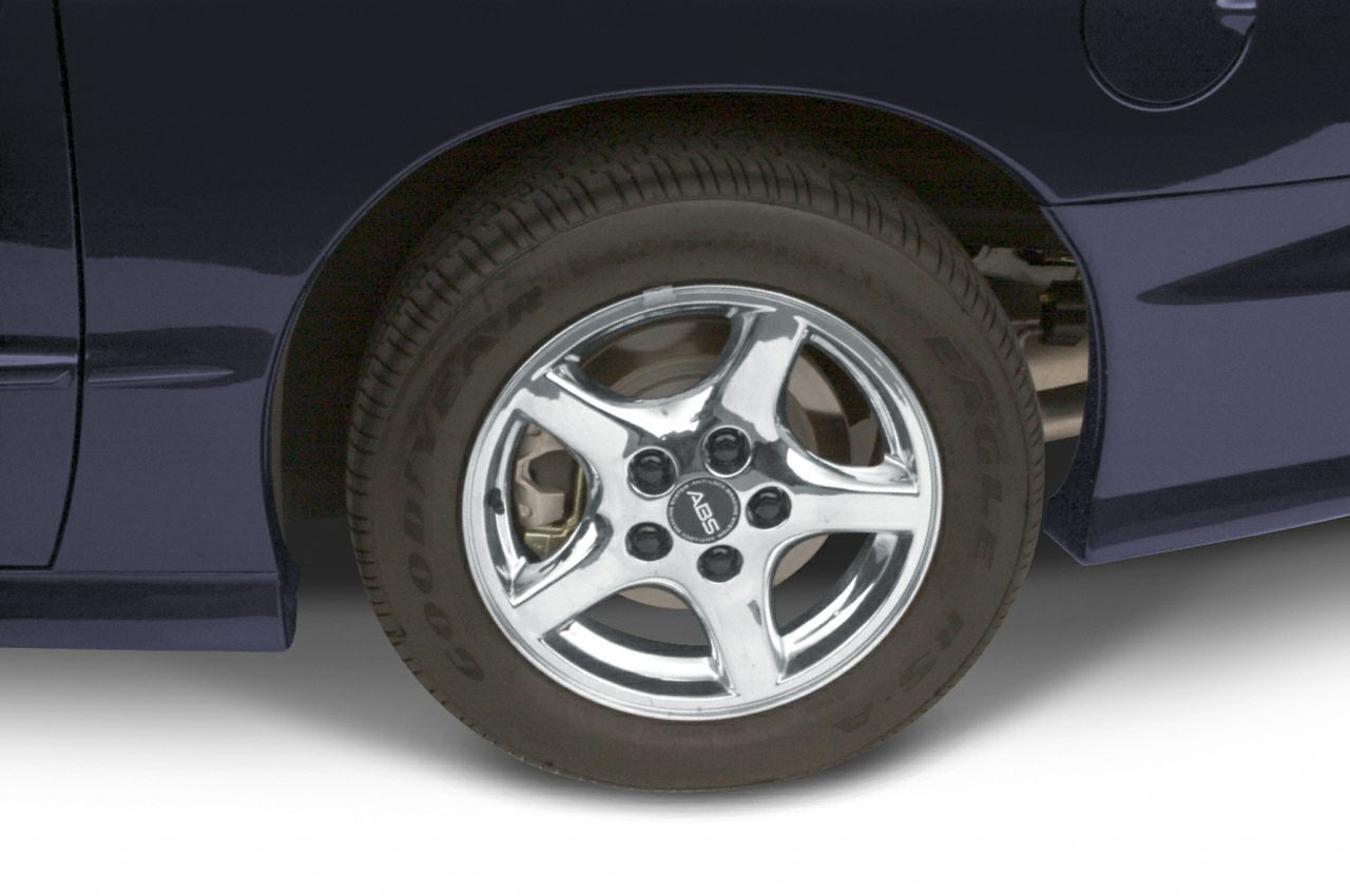 Chrome 5-spoke alloy wheel with Goodyear Eagle radial tire