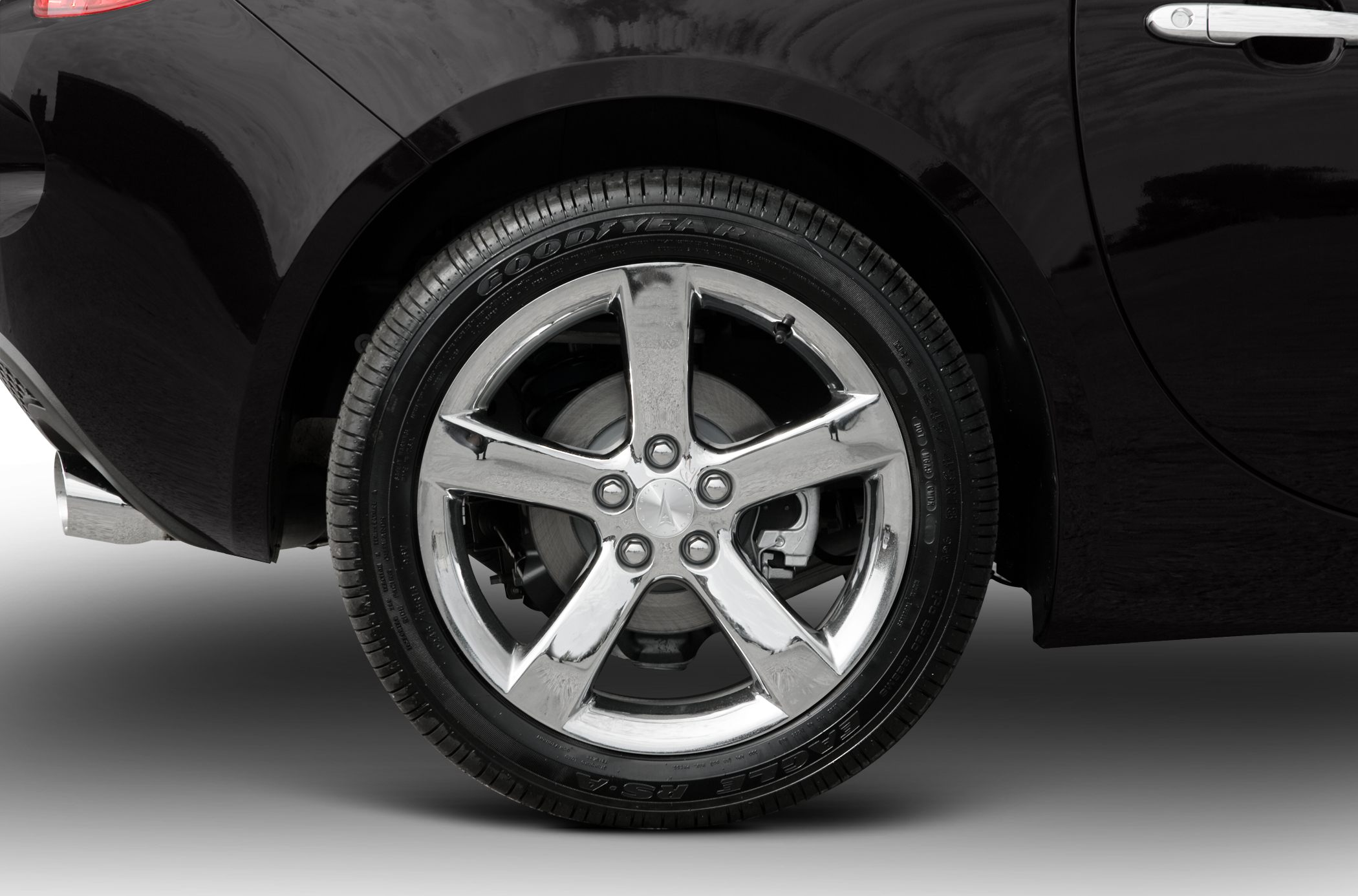 Chrome alloy wheel with Goodyear tire and disc brake