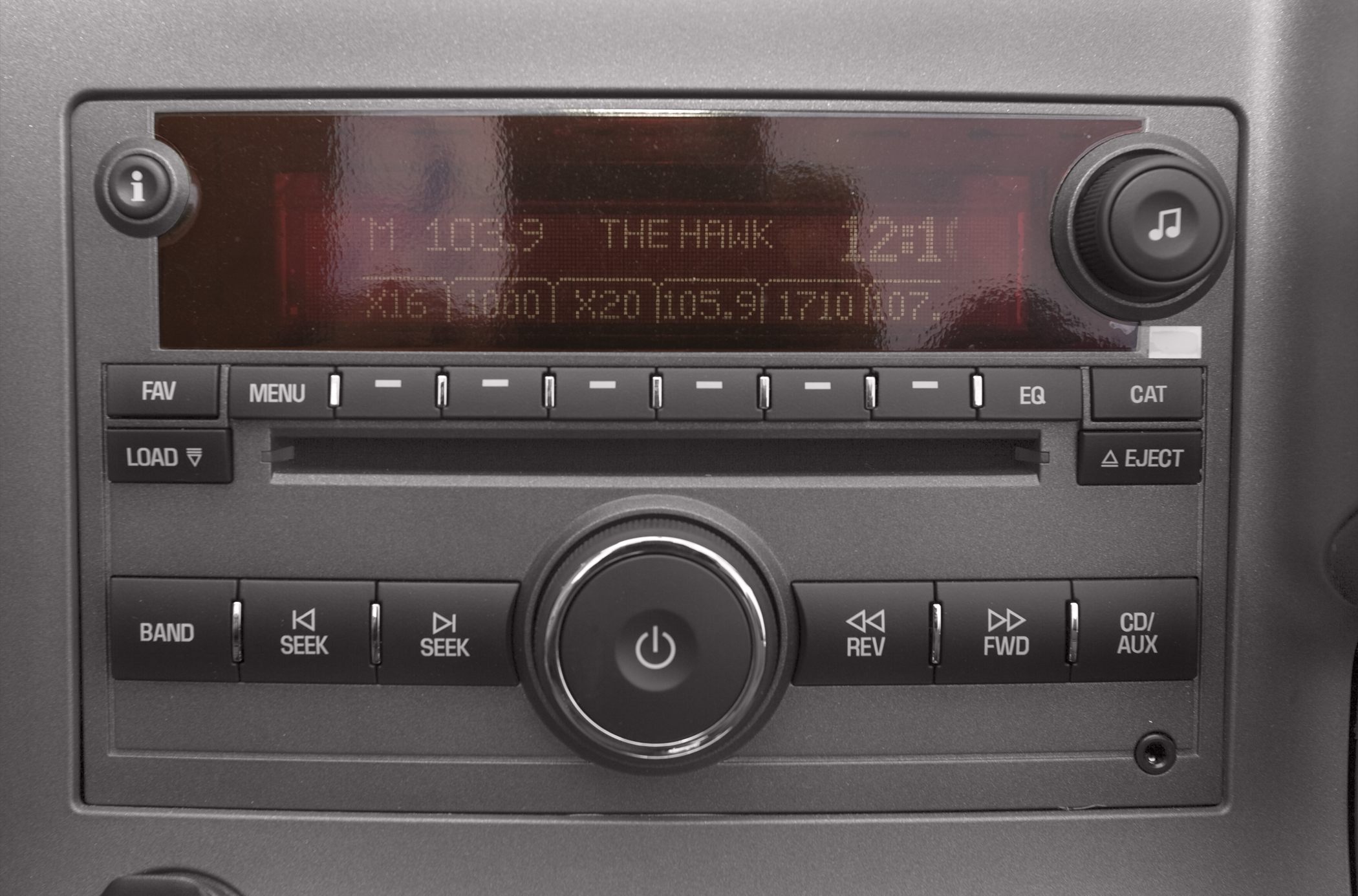 Close-up of Pontiac Solstice radio and audio system controls
