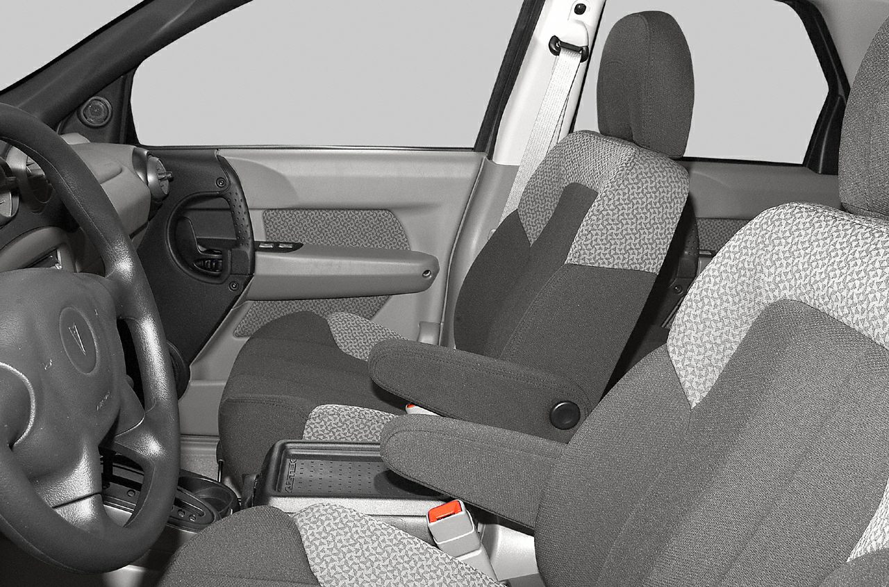 Fabric-covered front seats with armrests and center console