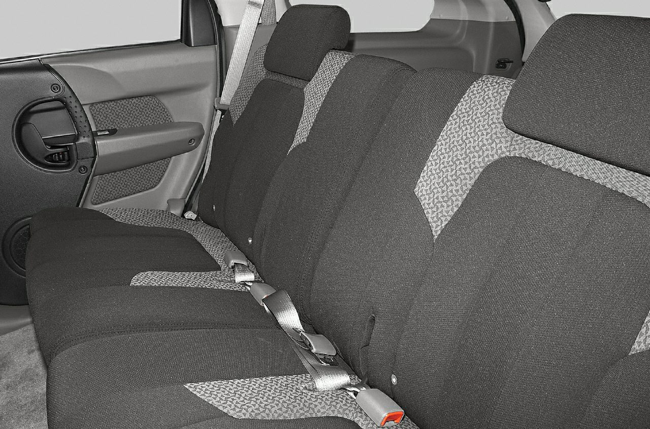 Fabric rear seats with patterned upholstery and seat belts