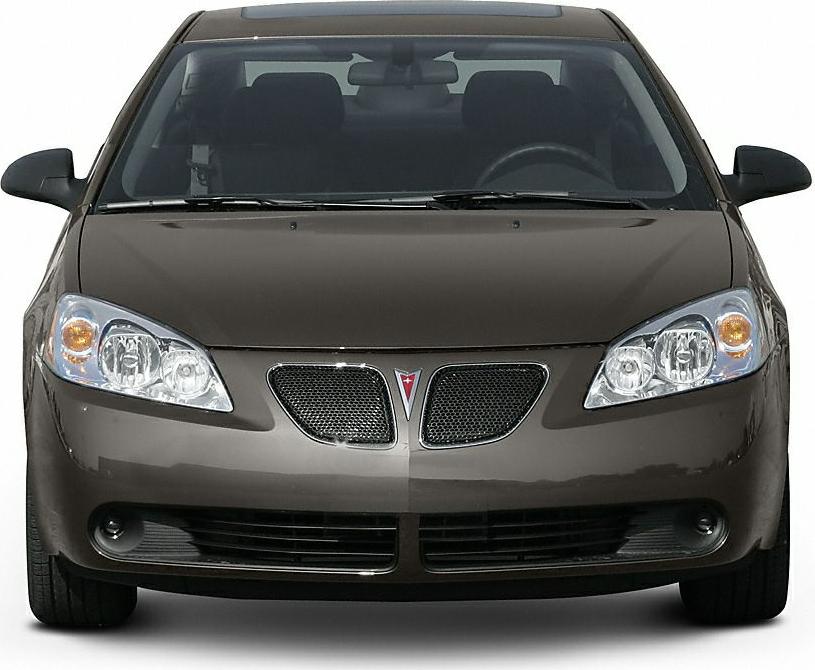 Dual grille and headlight design from front view