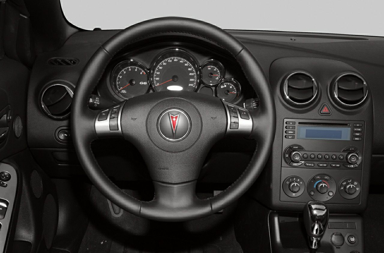 Steering wheel, instrument cluster, center console with controls