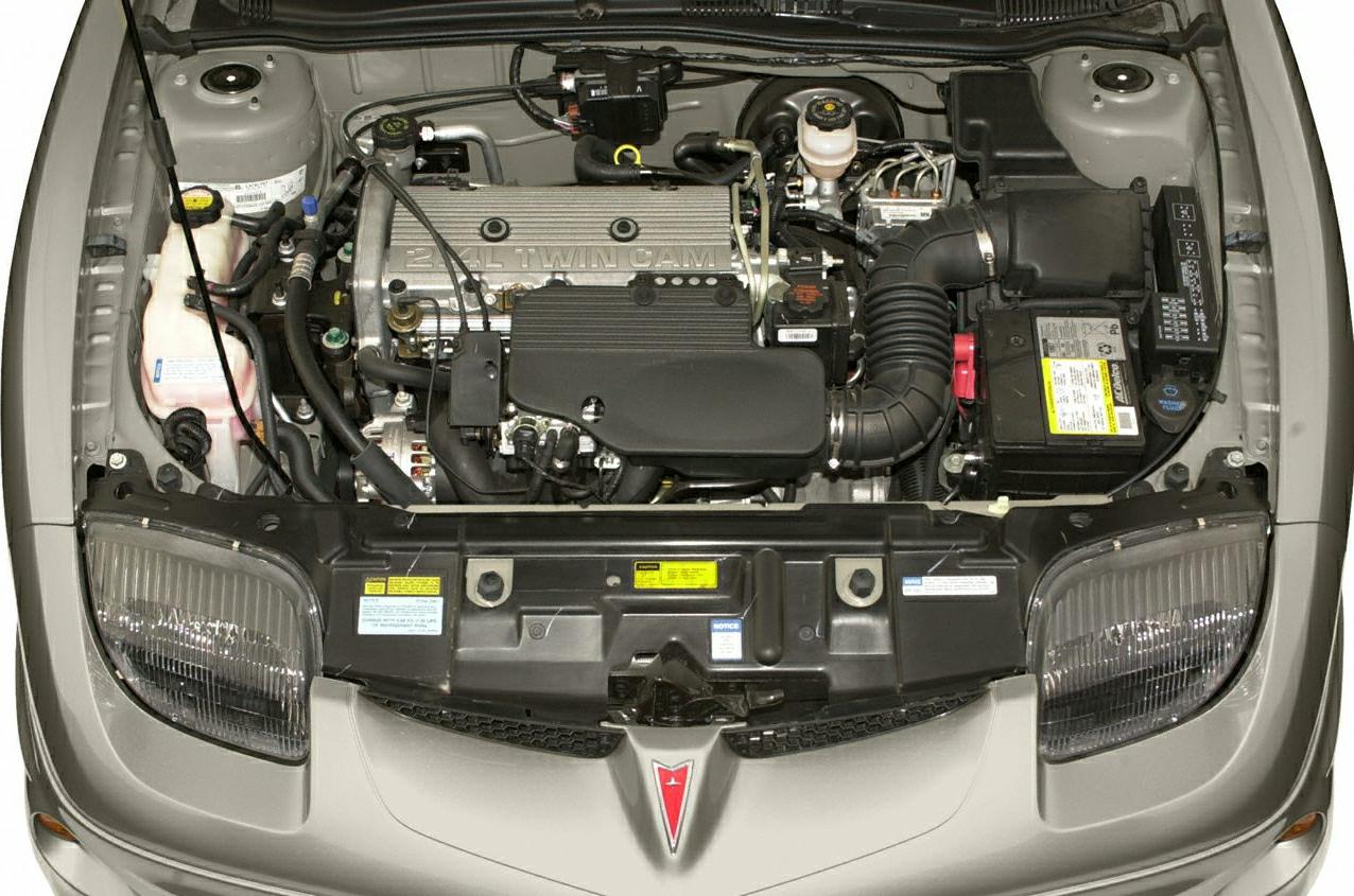 Twin cam engine bay with front headlights and Pontiac logo