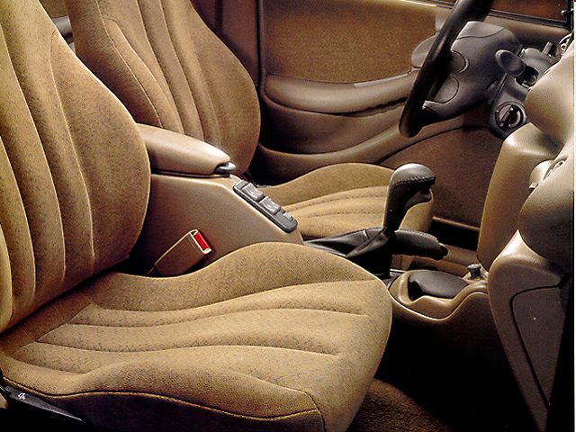 Fabric seats and manual gear shift of a vintage convertible