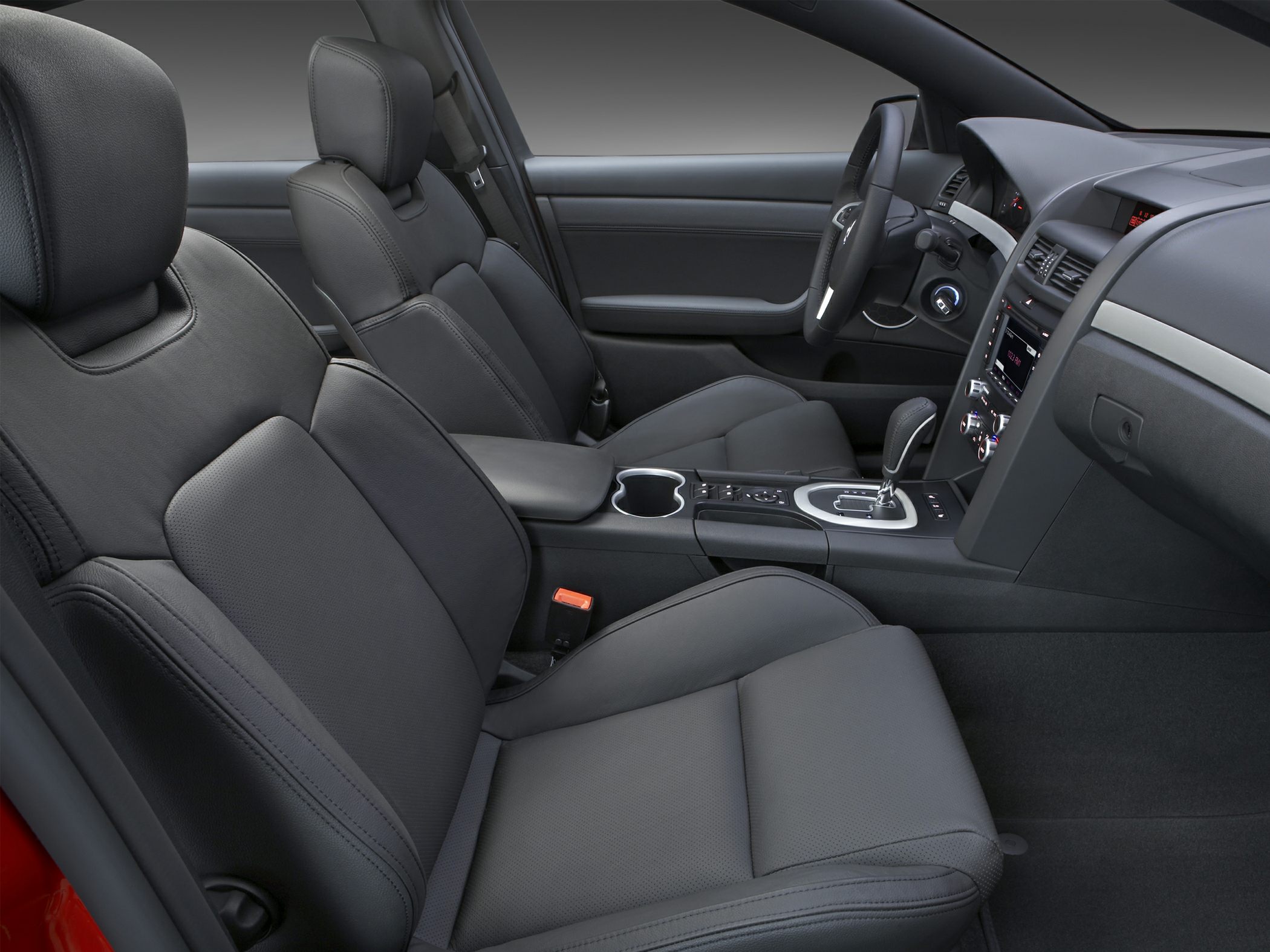 Black leather front seats with central console and gear shift lever