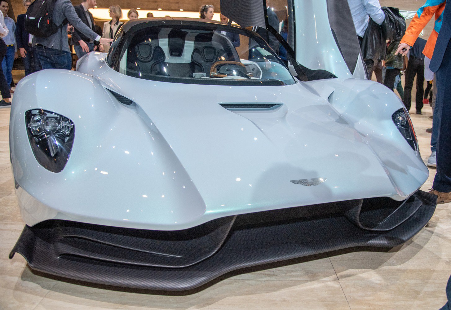 Aerodynamic front with LED headlights and carbon fiber splitter