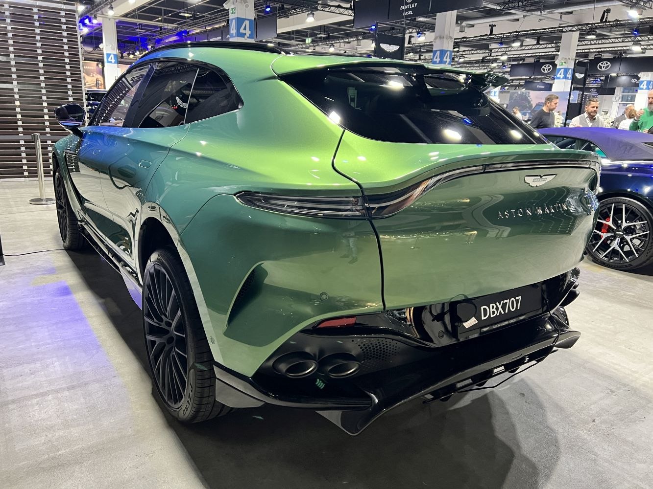 Rear design with quad exhaust and sculpted aerodynamic lines