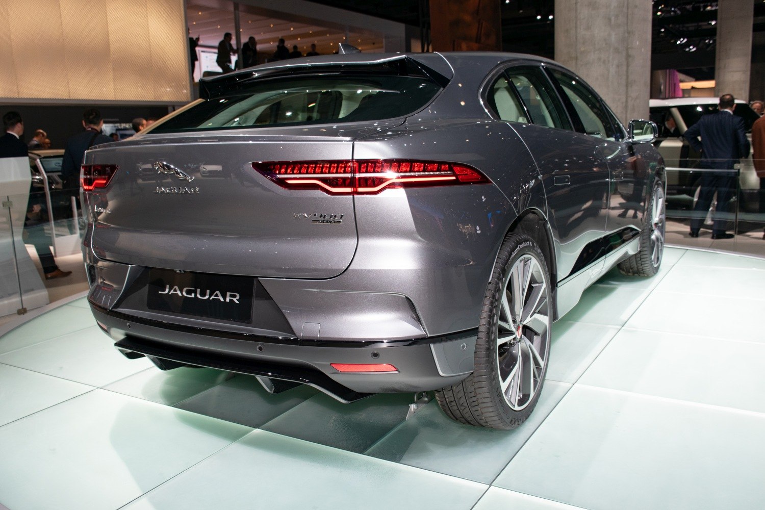 Rear view with LED tail lights and sporty aerodynamic diffuser