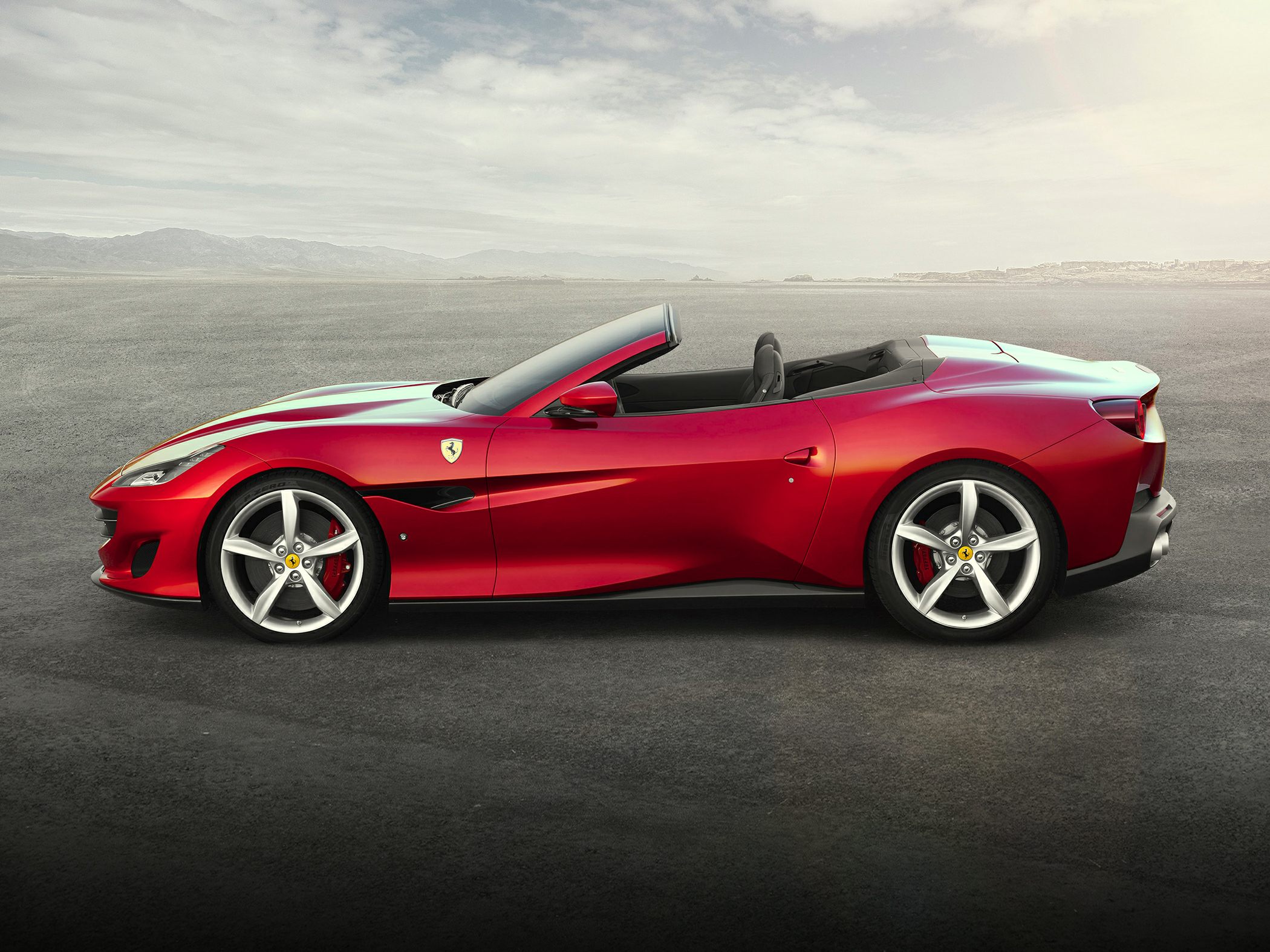 2018 Ferrari Portofino Side View Left