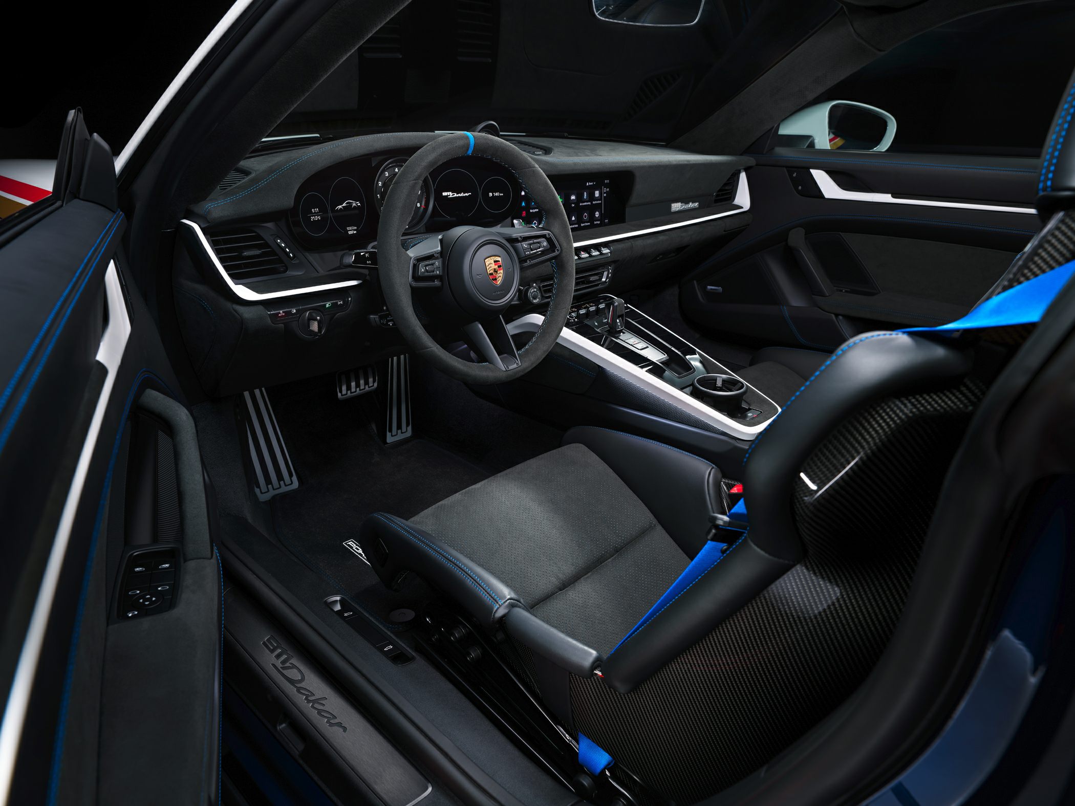 Alcantara steering wheel and carbon bucket seat with blue harness