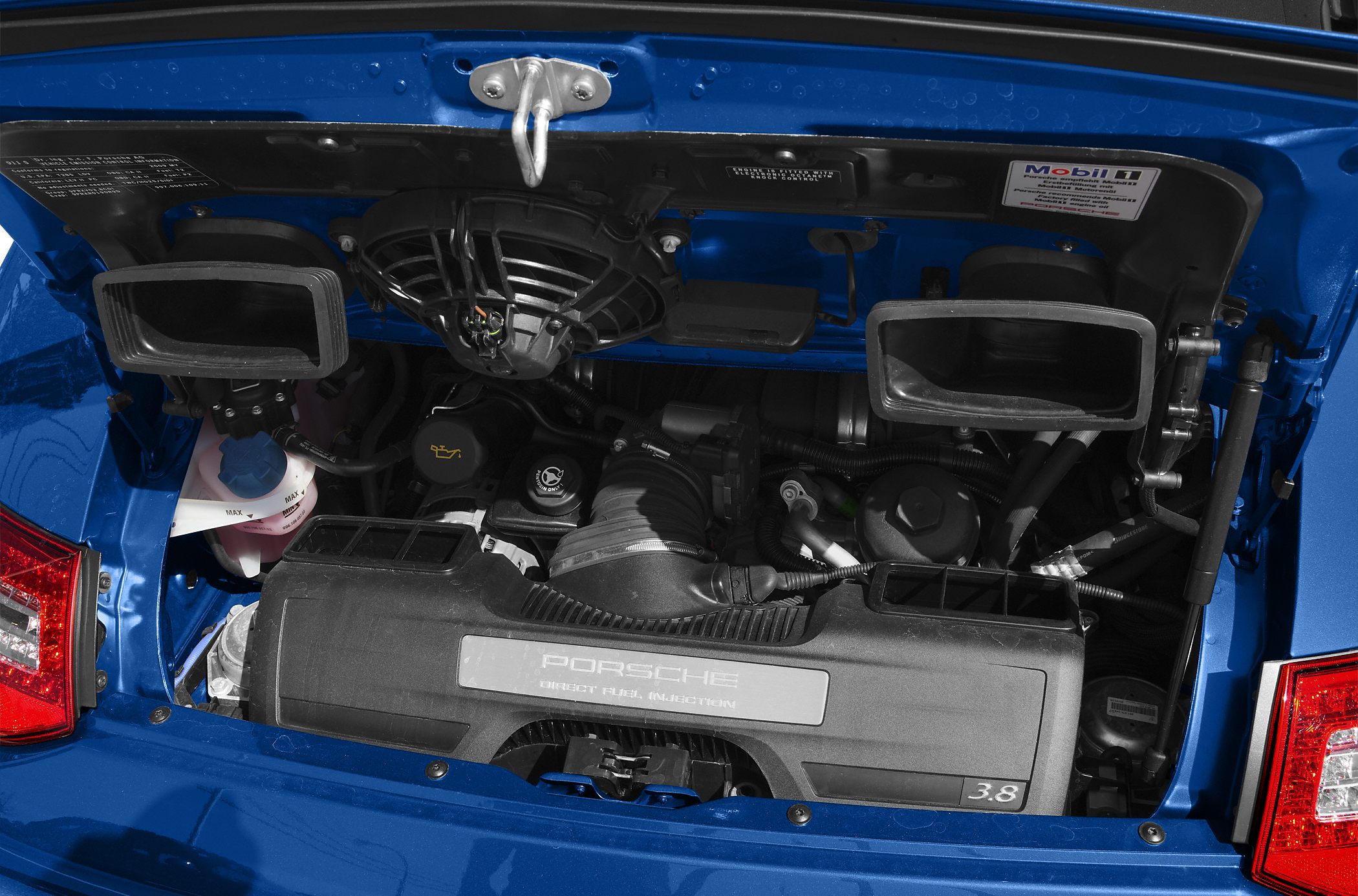 3.8L direct fuel injection engine with rear air intakes in mid-engine layout