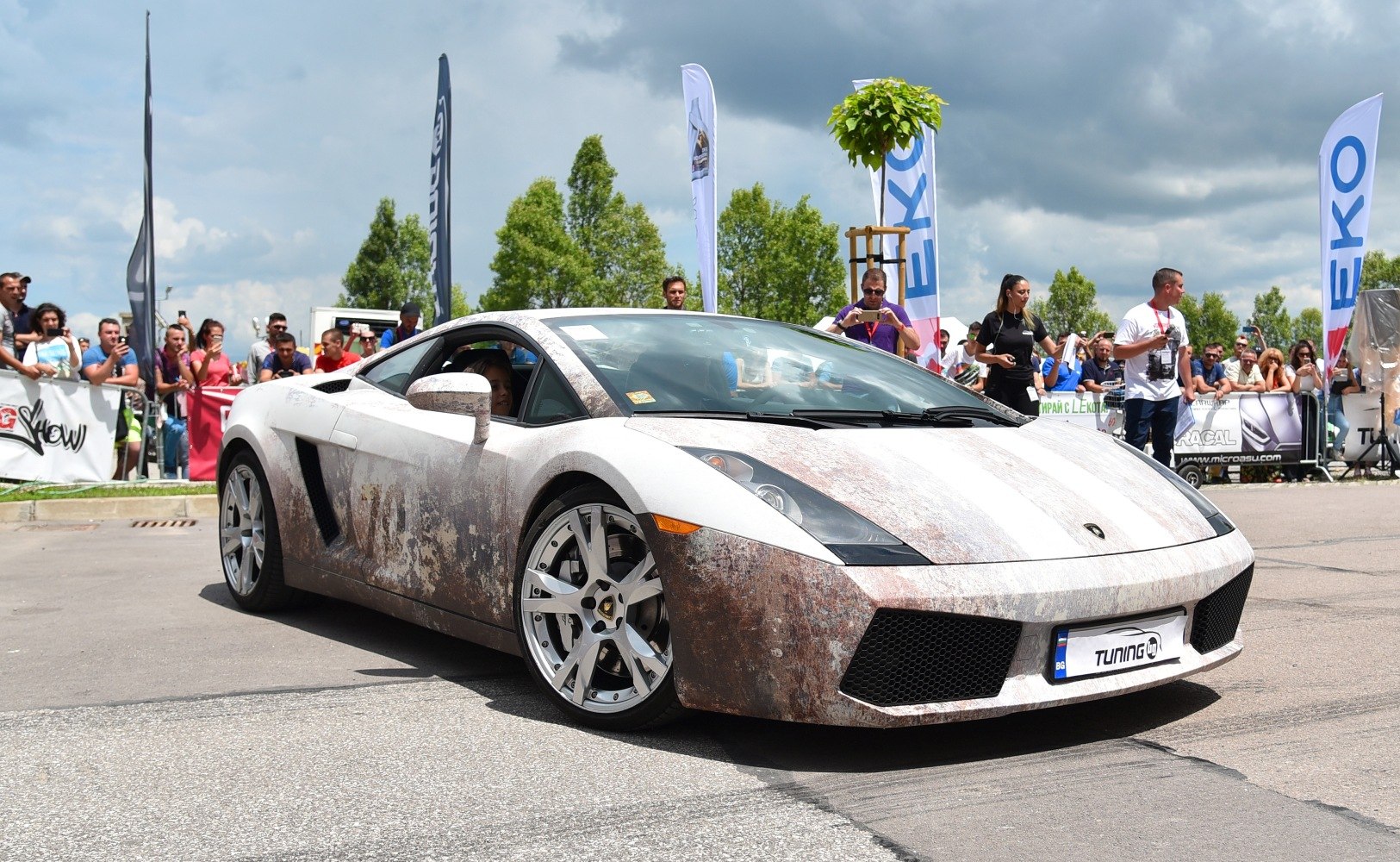 Front angled view of Gallardo Coupe with rust-style custom wrap and alloy wheels