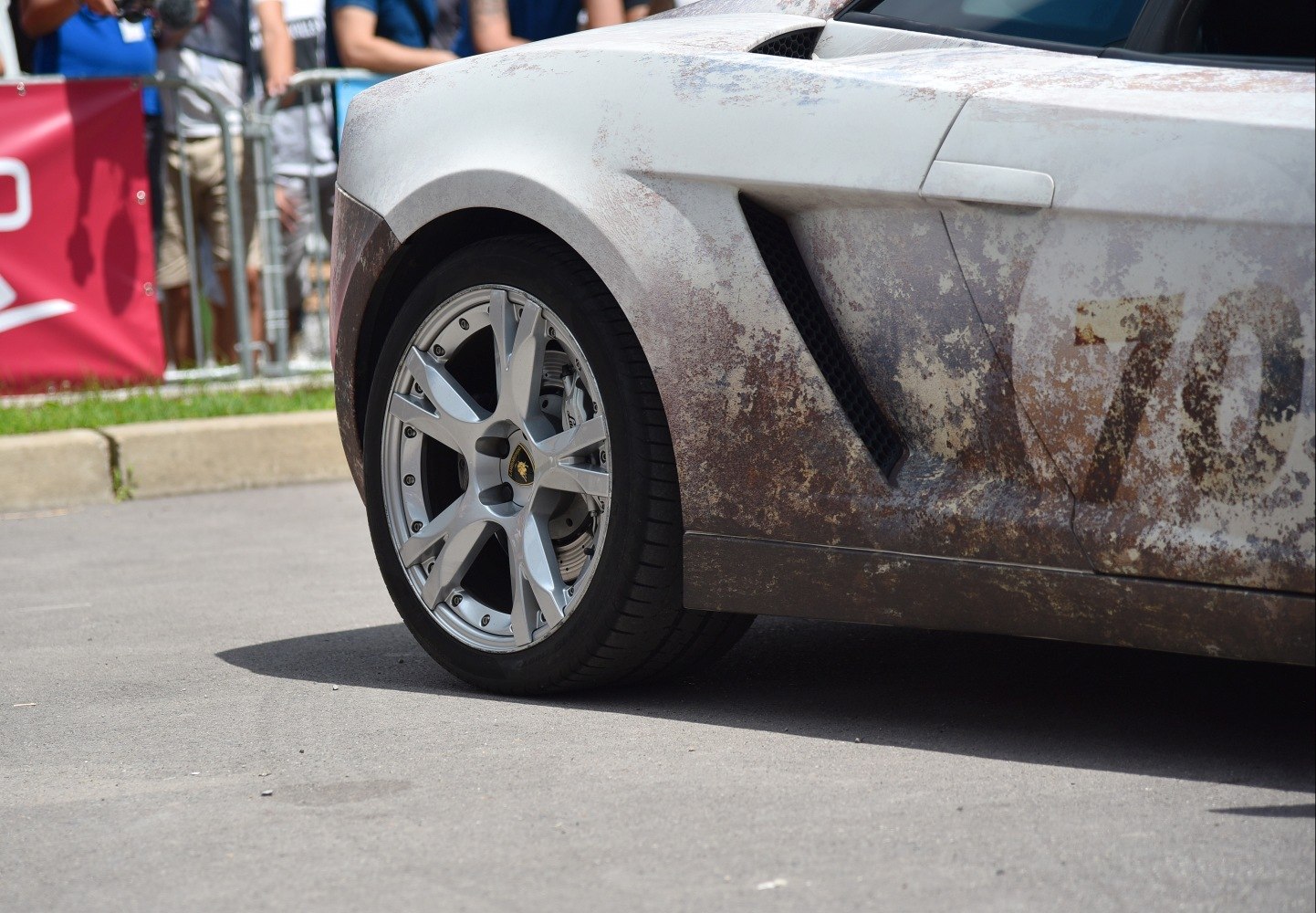 Front alloy wheel and side air vent with weathered paint effect.