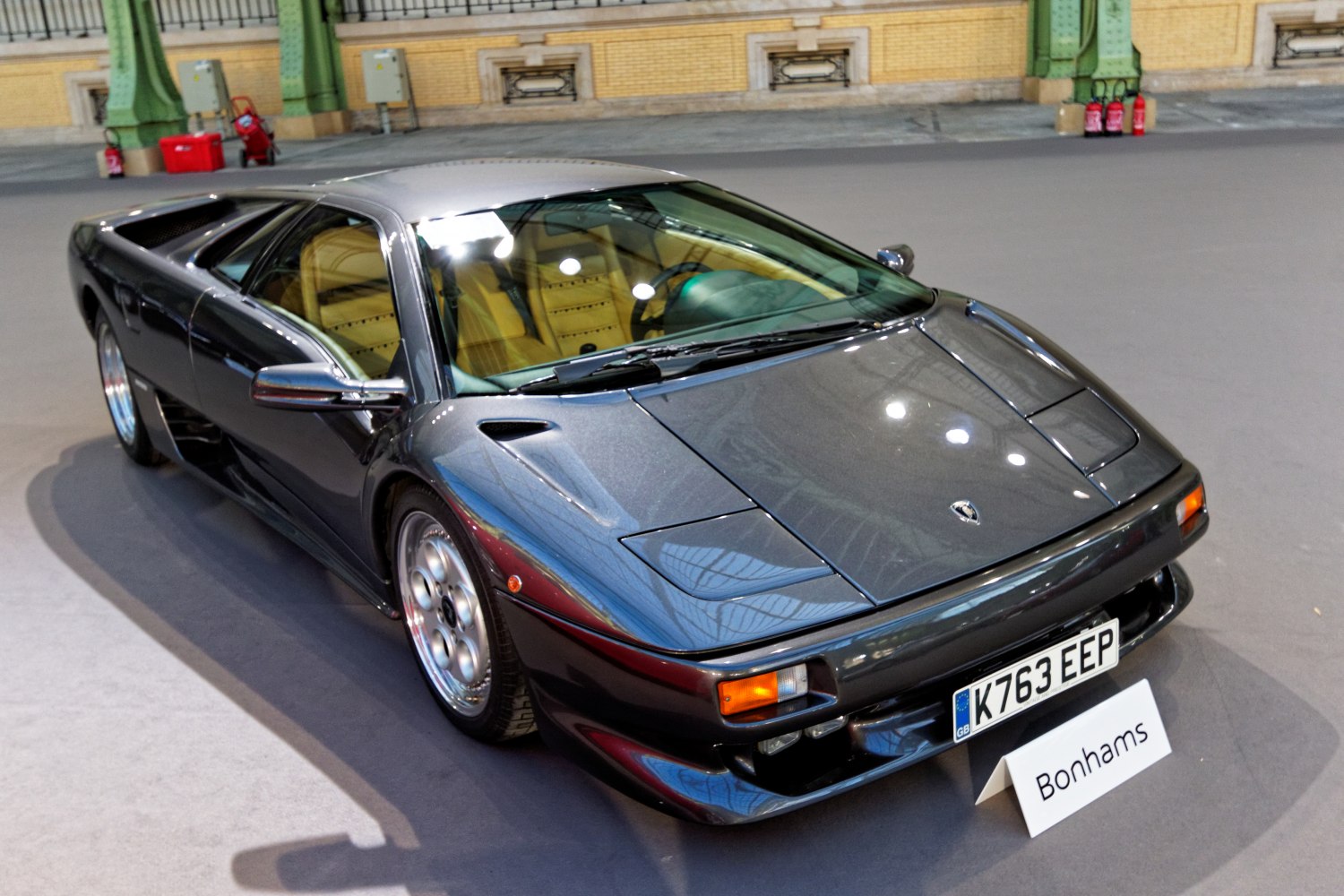 Front and side view with pop-up headlights and aerodynamic shape