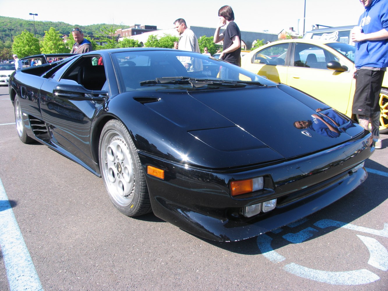 Black Lamborghini Diablo front side with pop-up headlights and sleek aerodynamic shape