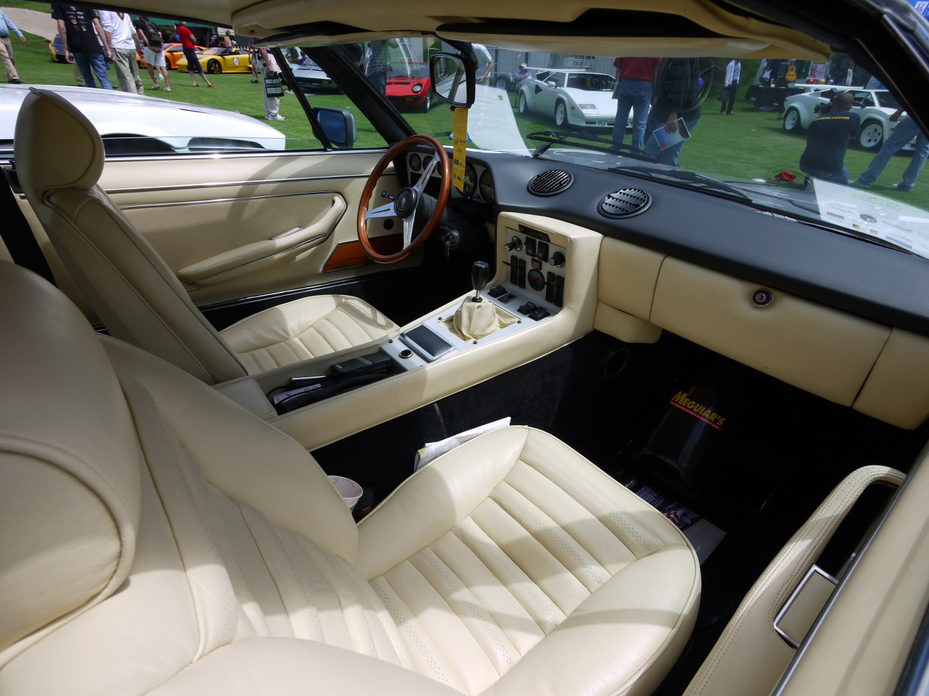 Beige leather interior and manual gear shift with wooden steering wheel