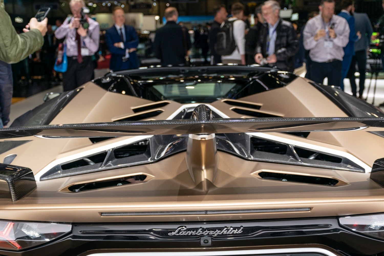 Rear wing and engine cover detailing