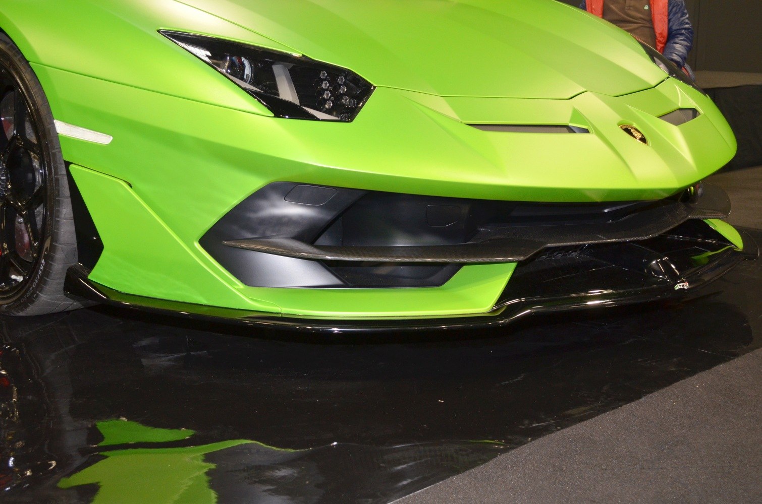 Aerodynamic front bumper and aggressive headlight design