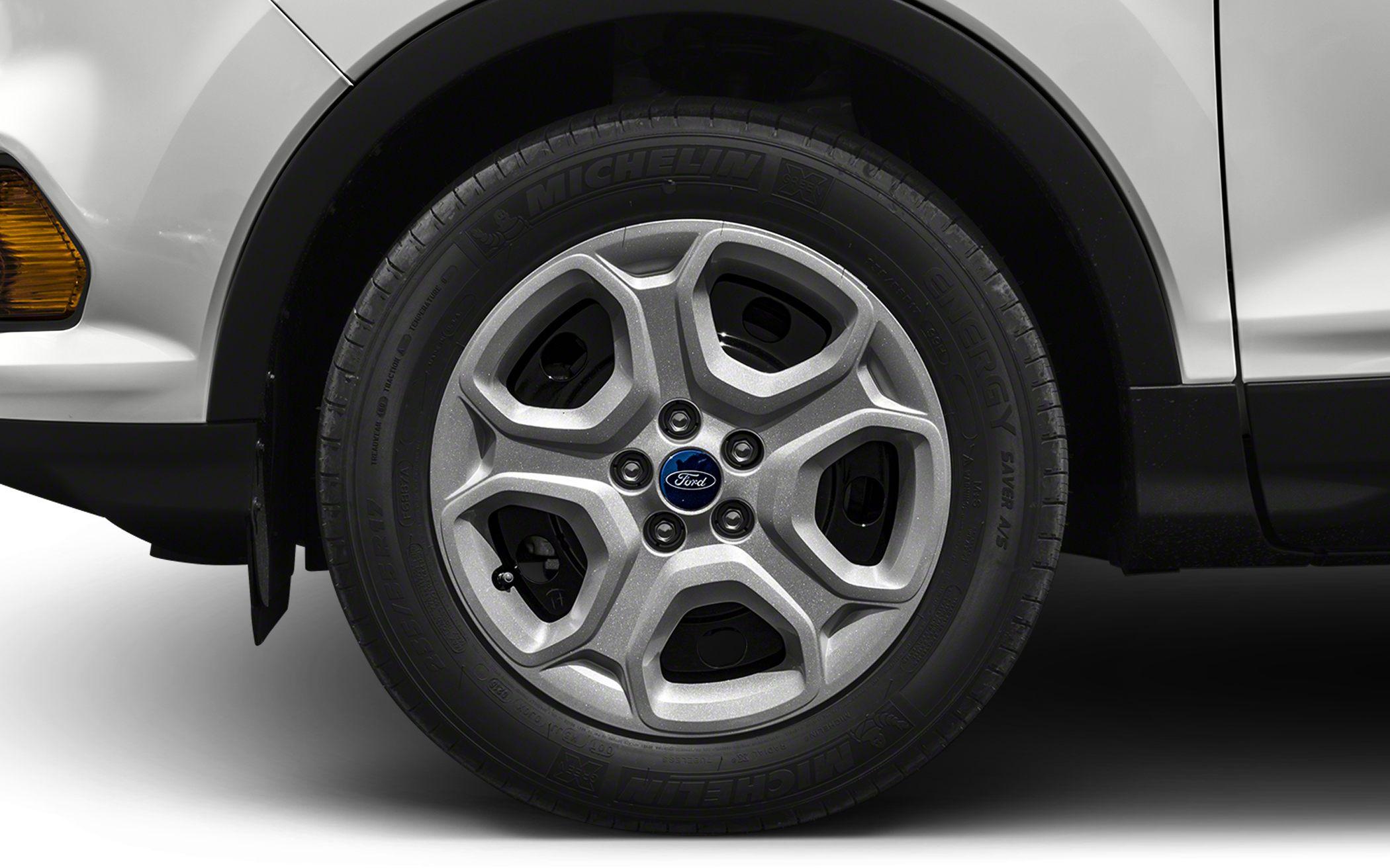 Alloy wheel with Michelin tire on SUV wheel arch
