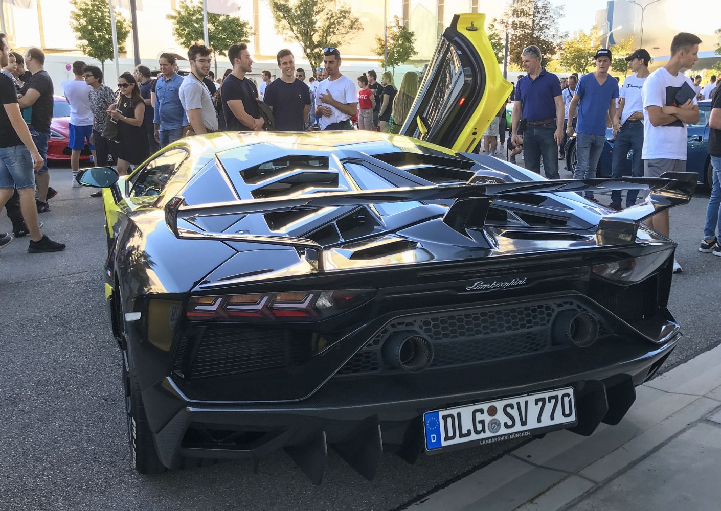 Rear view with large spoiler and aggressive diffuser