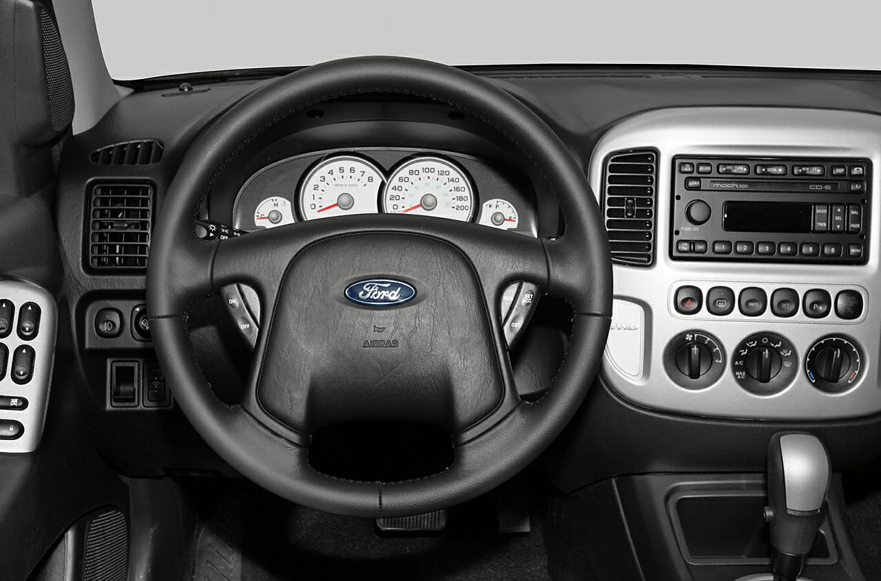Steering wheel with instrument cluster and dashboard controls