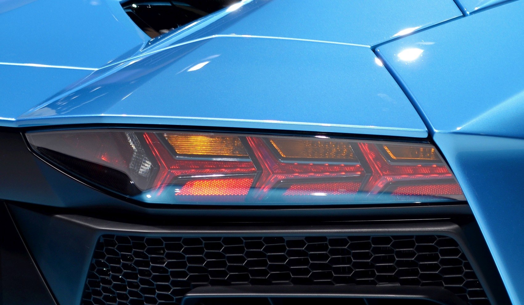 Angular LED tail light and honeycomb rear grille close-up
