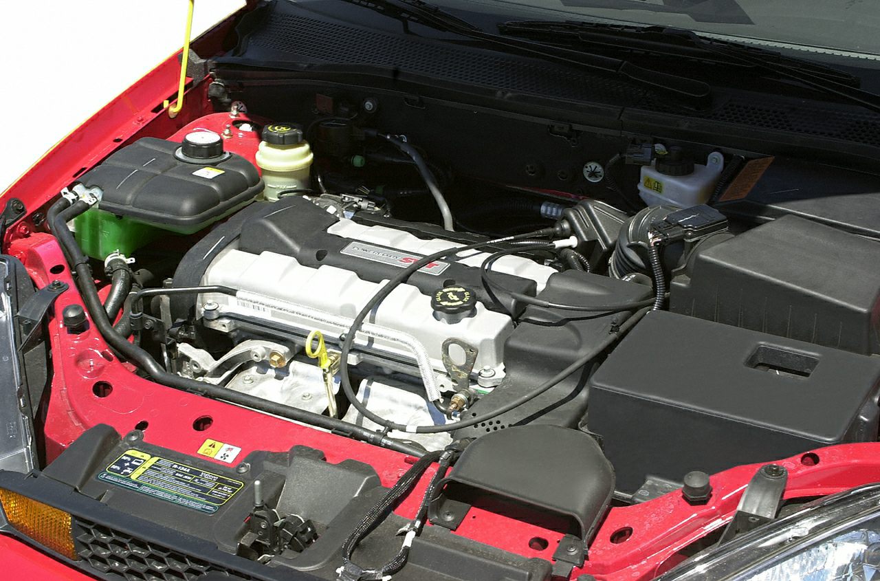 Compact 4-cylinder engine bay with fluid reservoirs and wiring