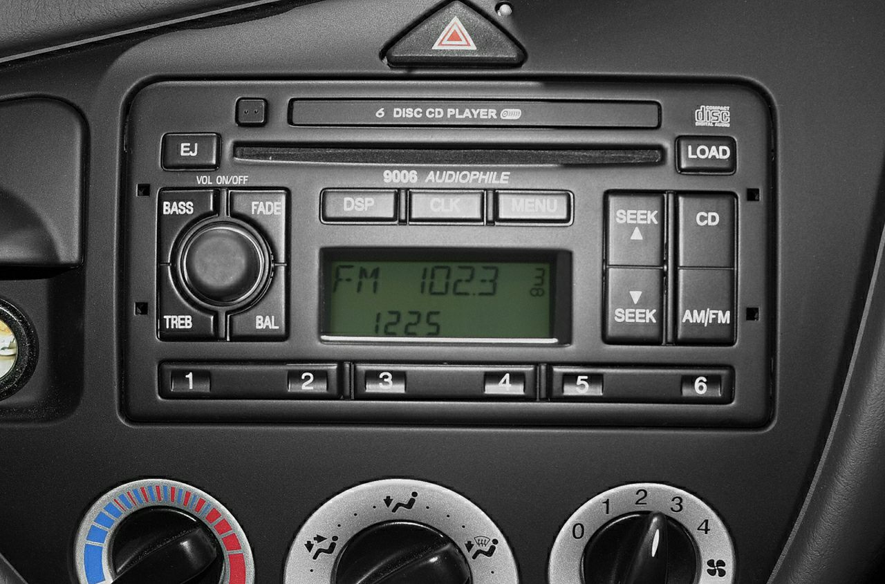 6-disc CD player and manual climate control knobs