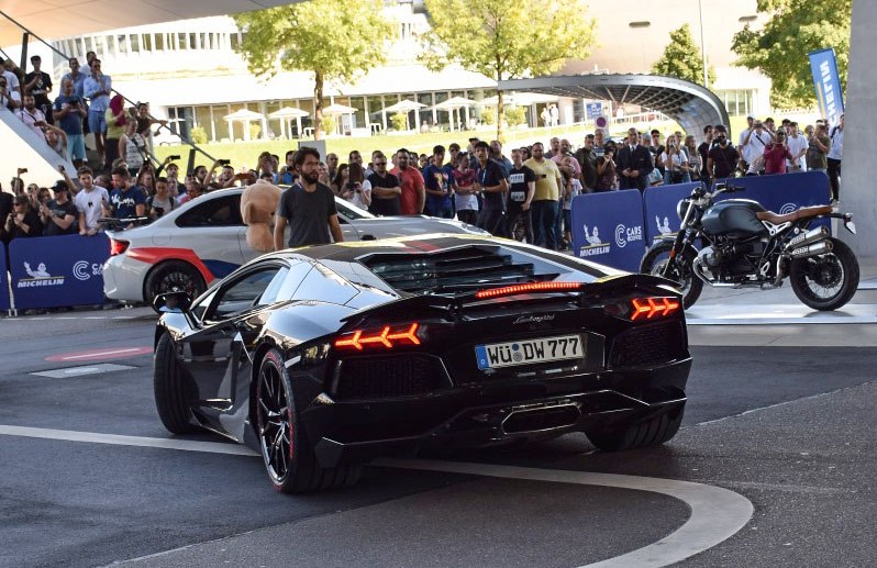 Aggressive rear with distinctive taillights and diffuser