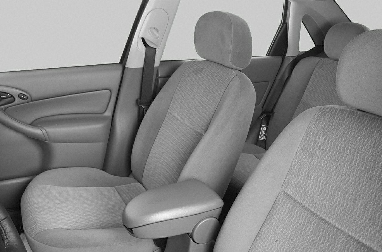 Front and rear fabric seats with armrest and door panel