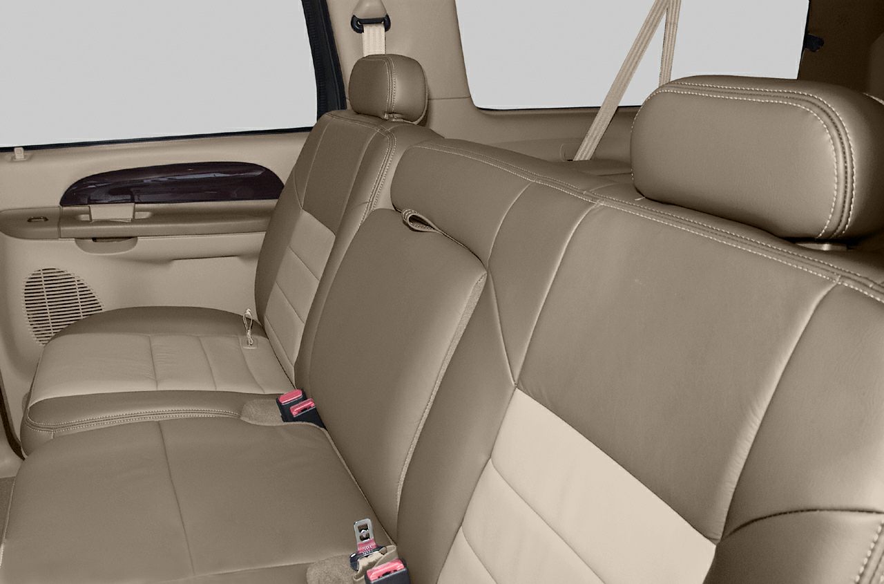 Leather rear seats with headrests in beige upholstery