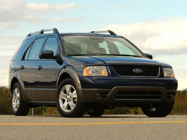 Front side view of a mid-2000s SUV with roof rails and robust design.