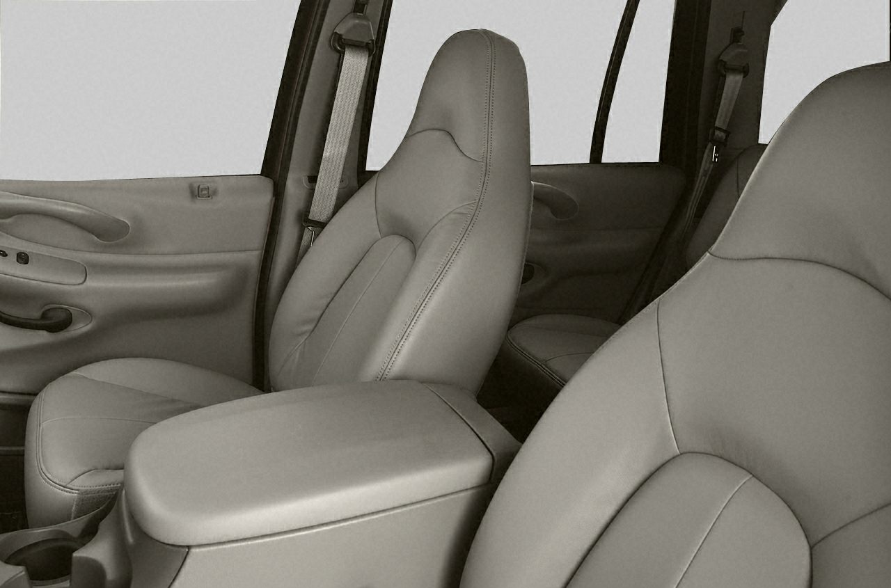 Leather front seats with ergonomic design and center console
