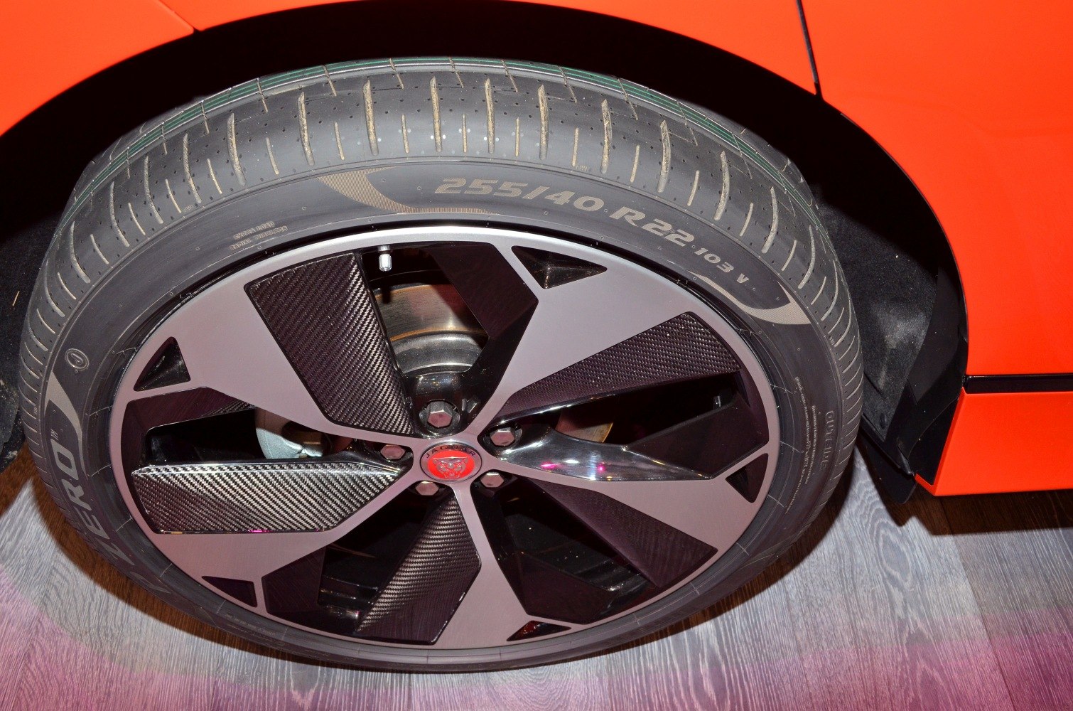 Alloy wheel with carbon fiber design and 22-inch tire size