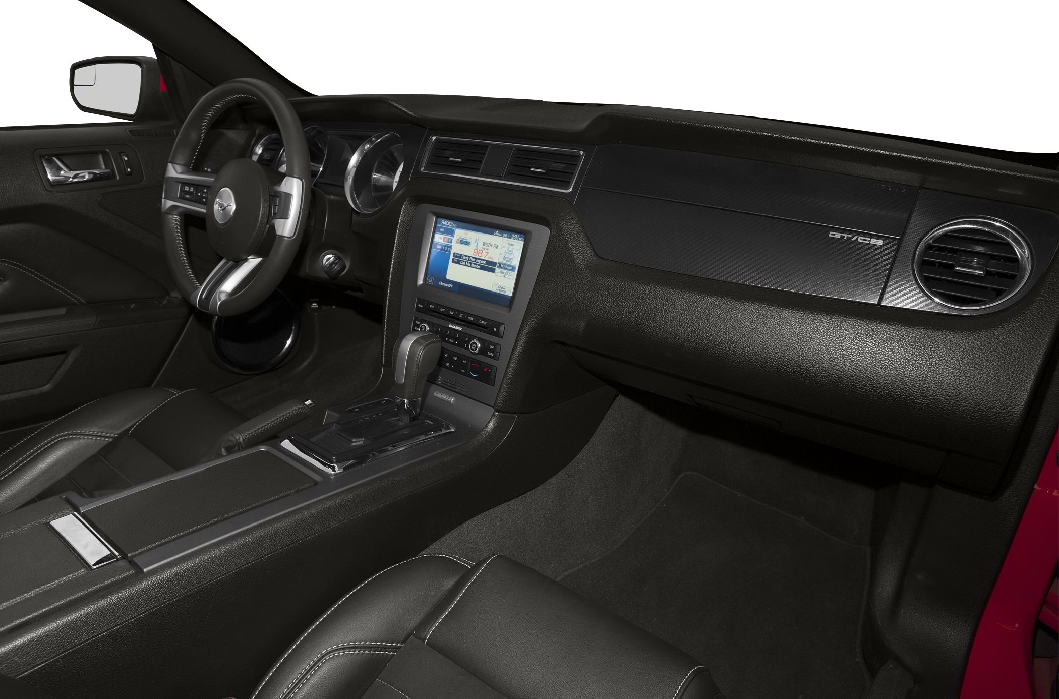 Dashboard, steering wheel, center console with infotainment screen and leather seats