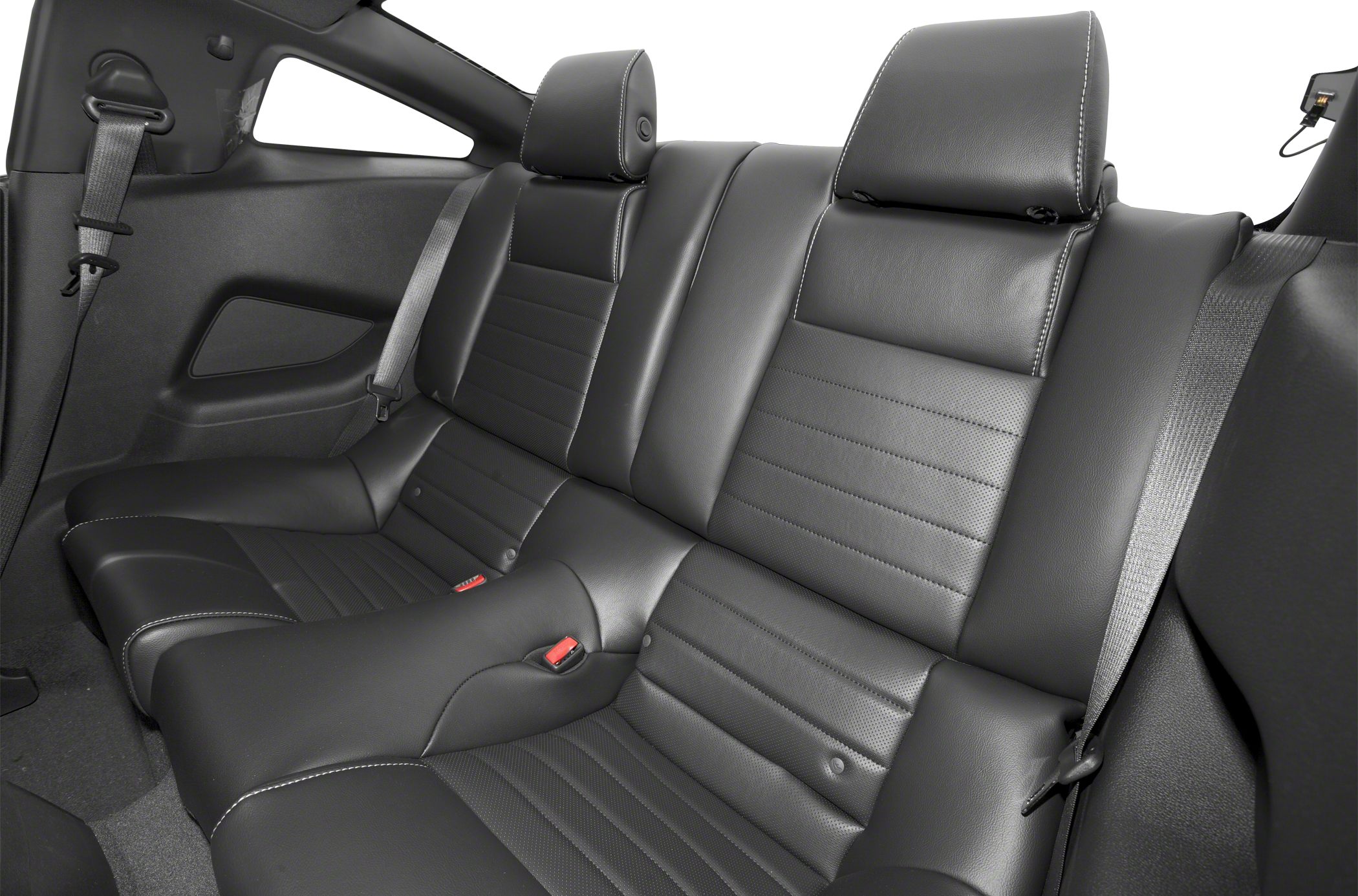 High-quality black leather rear seats with headrests and seat belts