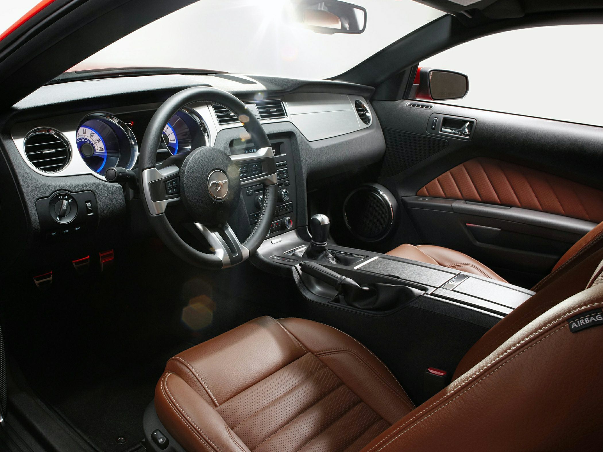 Brown leather seats, sporty steering wheel, manual gear shift