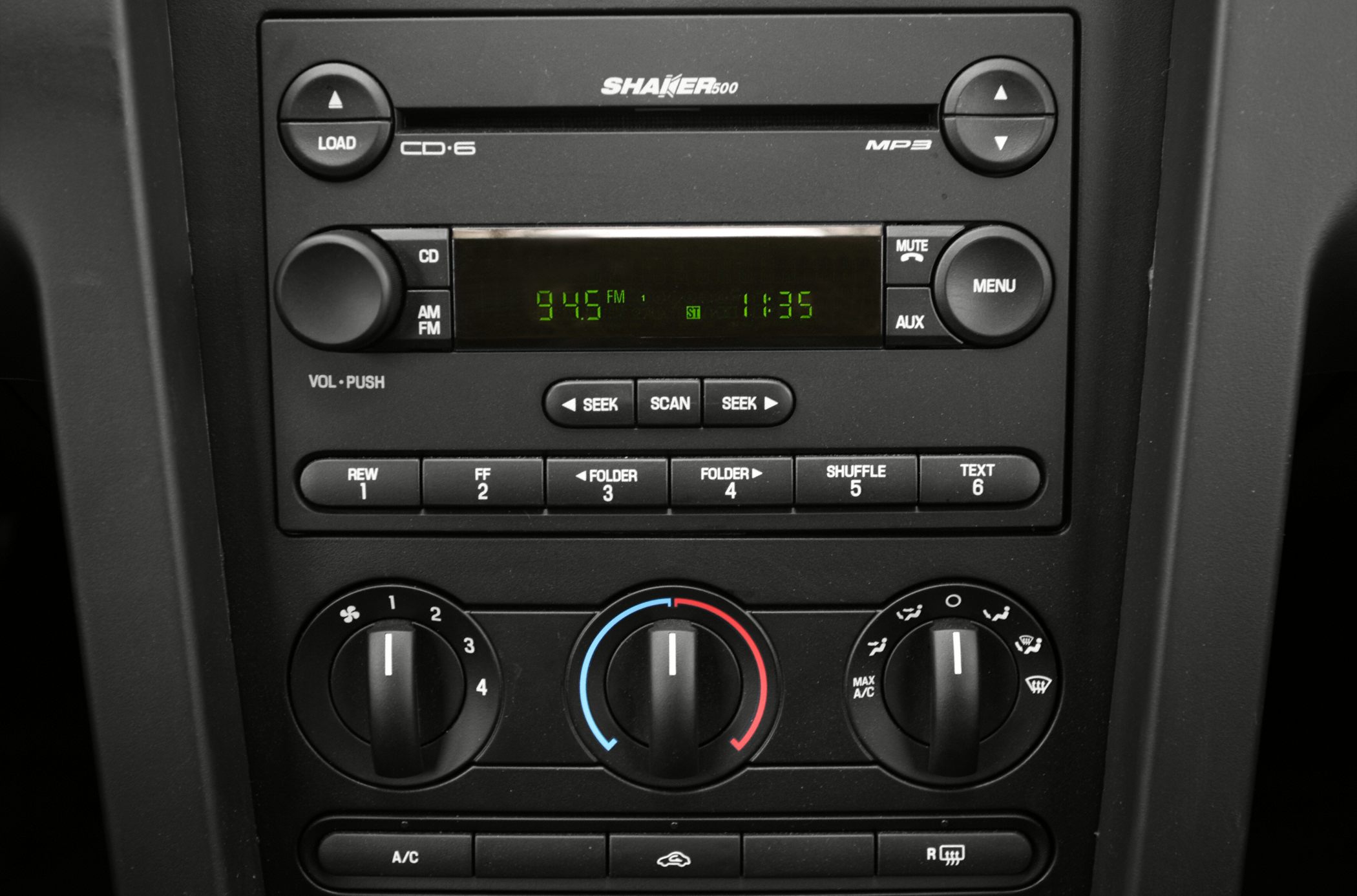 Shaker 500 stereo system and manual climate control knobs