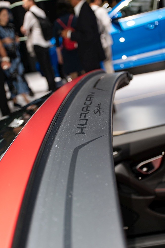 Close-up on Lamborghini Huracan EVO Spyder wind deflector with model branding