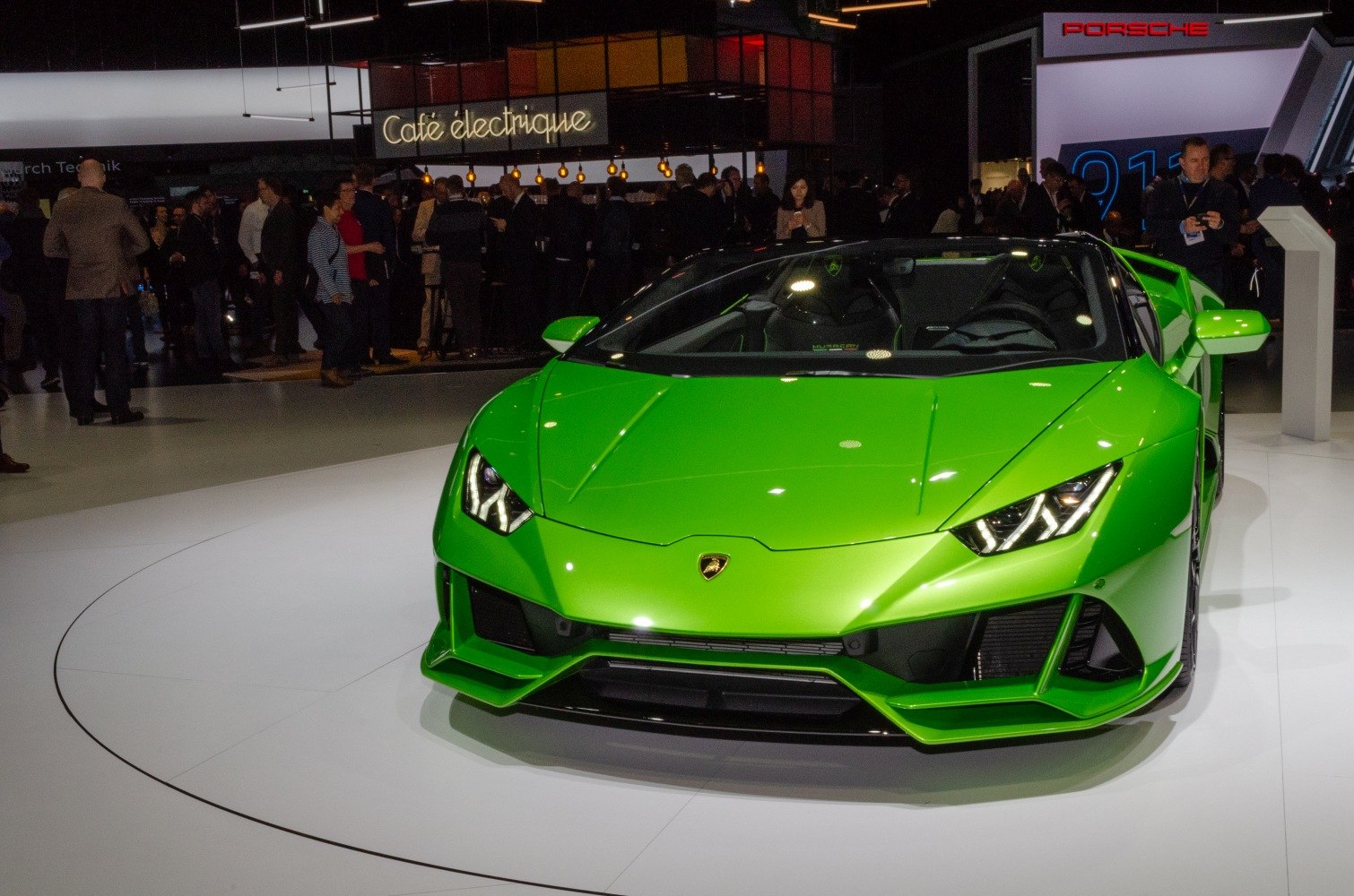 Front view, angular headlights, aerodynamic sporty design