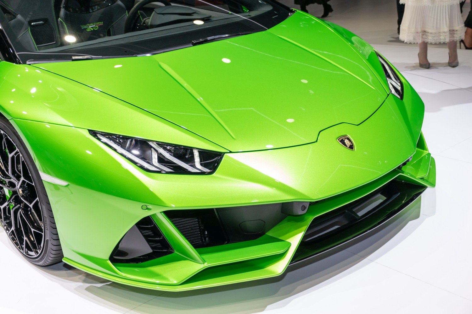 Sharp LED headlights and aerodynamic front bumper detail