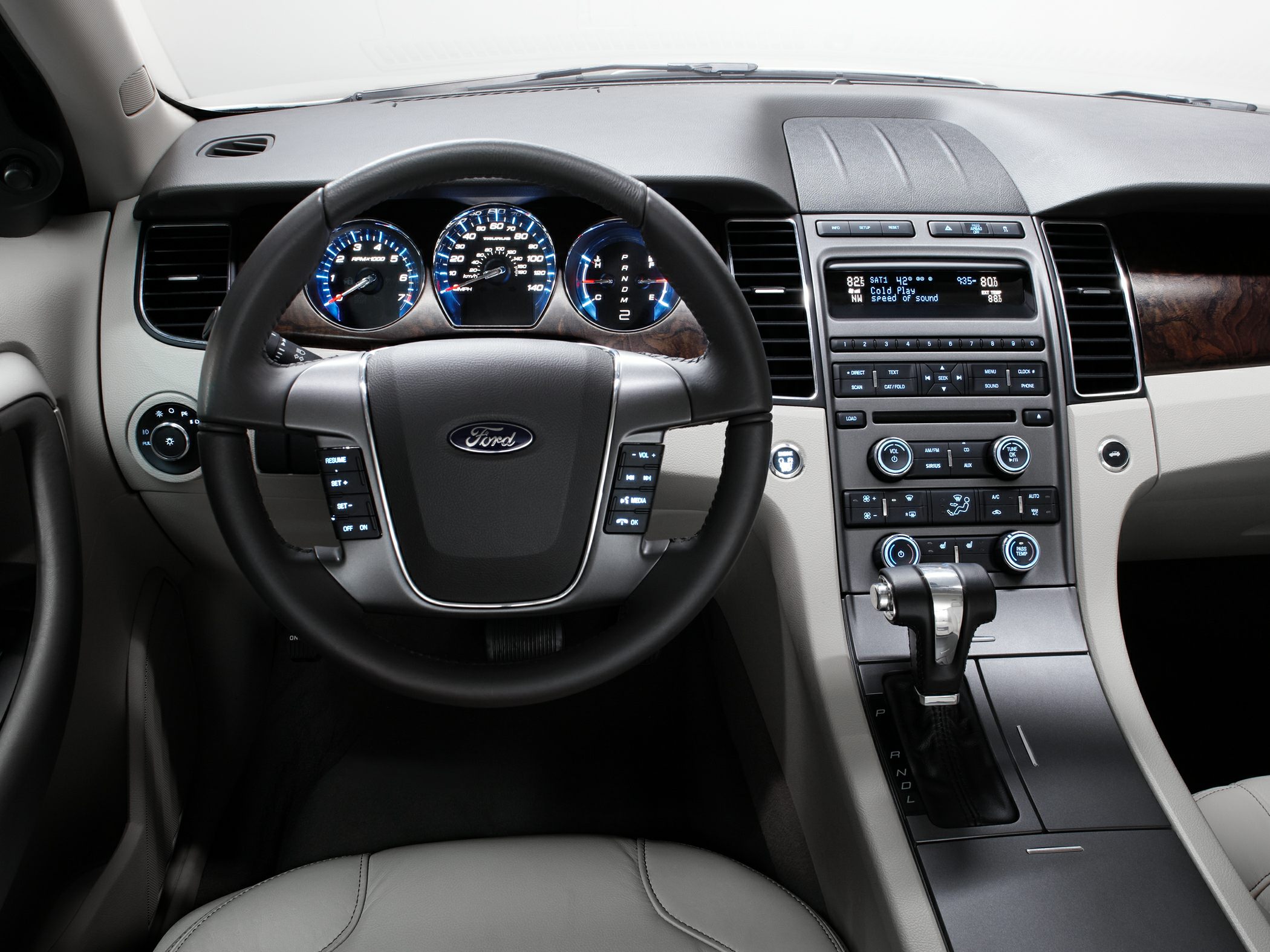 Dashboard, steering wheel, instrument cluster, center console with gear shift