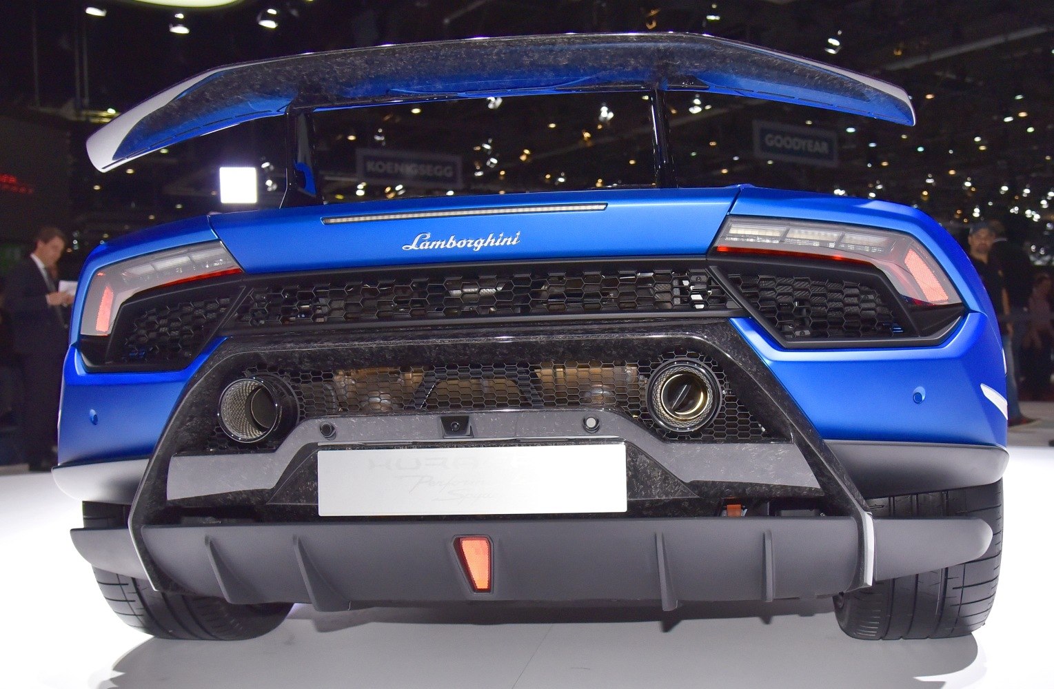 Rear end with large spoiler and dual exhaust outlets