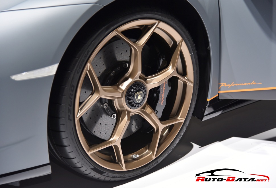 Bronze alloy wheel and carbon ceramic brake close-up